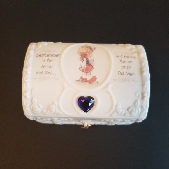 Precious moments keepsake box - Picture 2 of 4
